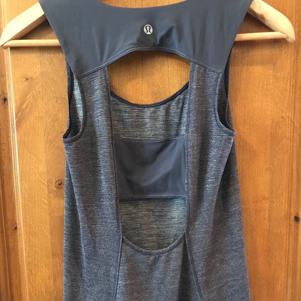 Lululemon open back tank size 2--perfect condition